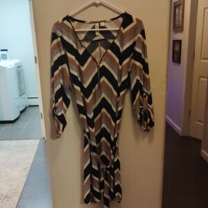 Tacera Chevron Long Sleeve Dress in Black, Brown, and Cream Size L